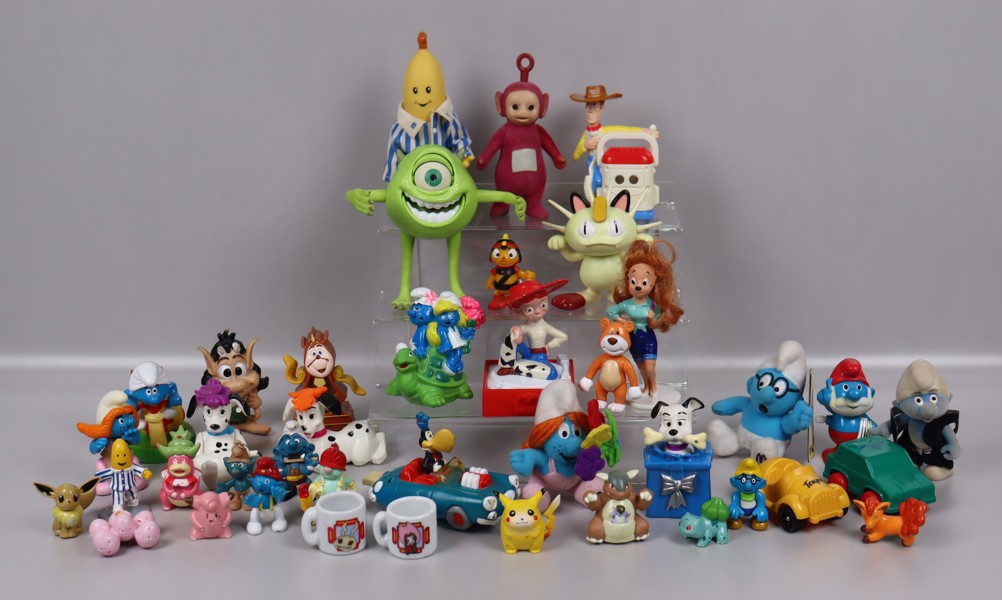 Actionfigurer, smurfar, Digimon, Pokemon, Pixar, Teletubbies mm