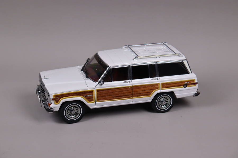 AutoArt, 1989 Jeep Grand Wagoneer, 1:18