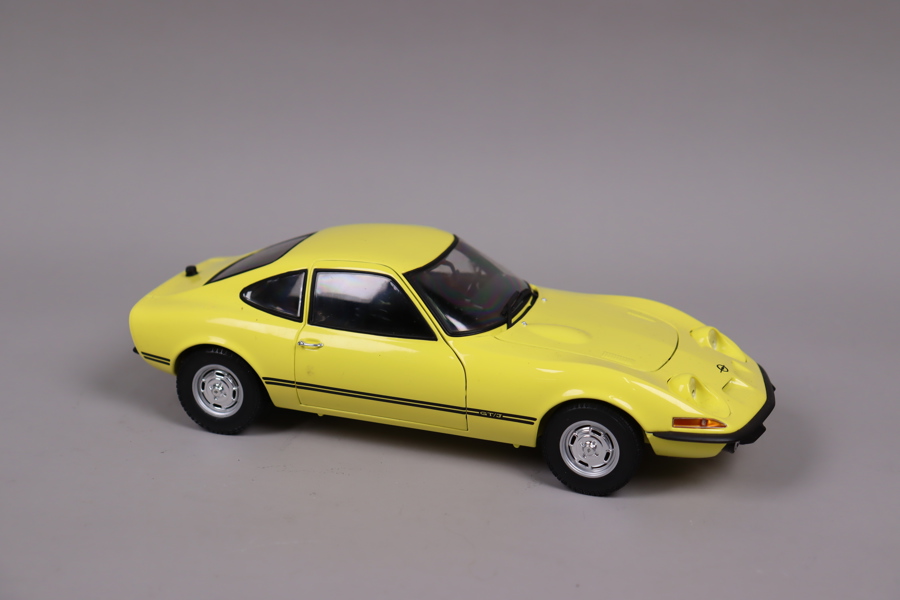 MiniChamps, 1971 Opel GT/J, 1:18