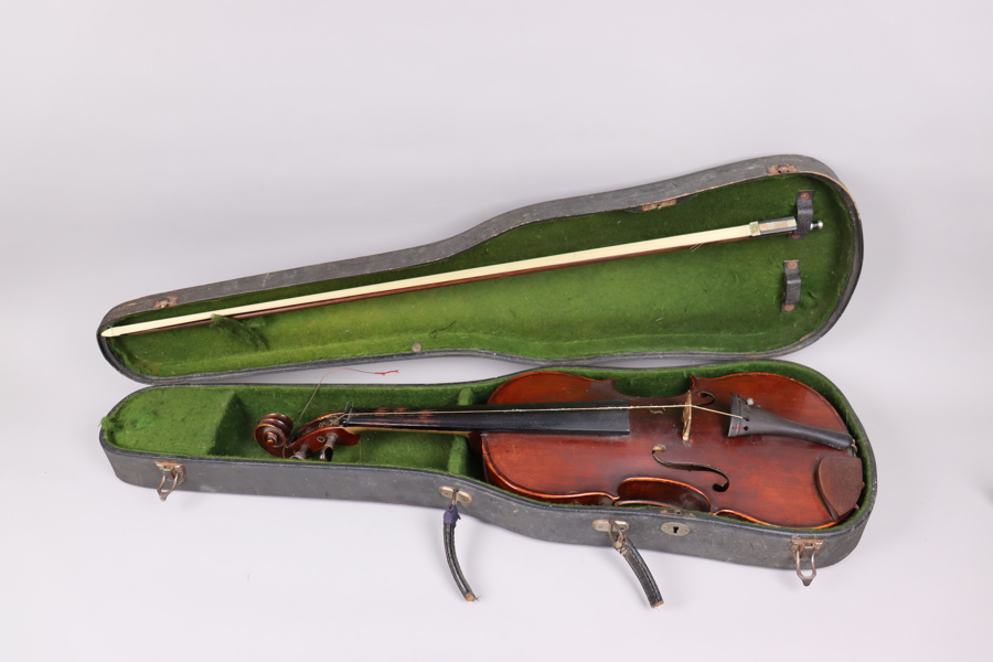 Violin, sekelskiftet 1900, tillskriven Johannes Baptista Guadagnini