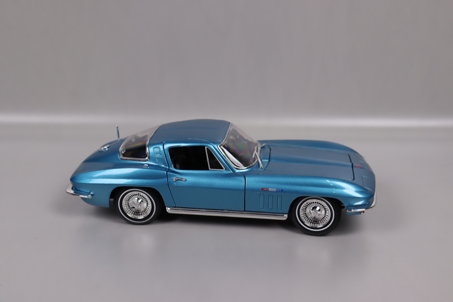 Maisto, 1965 Chevrolet Corvette 1:18