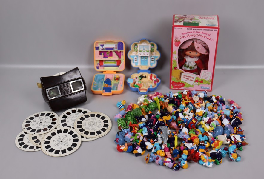 Viewmaster, Polly Pocket, Kenner Strawberry Shortcake samt massor av småfigurer