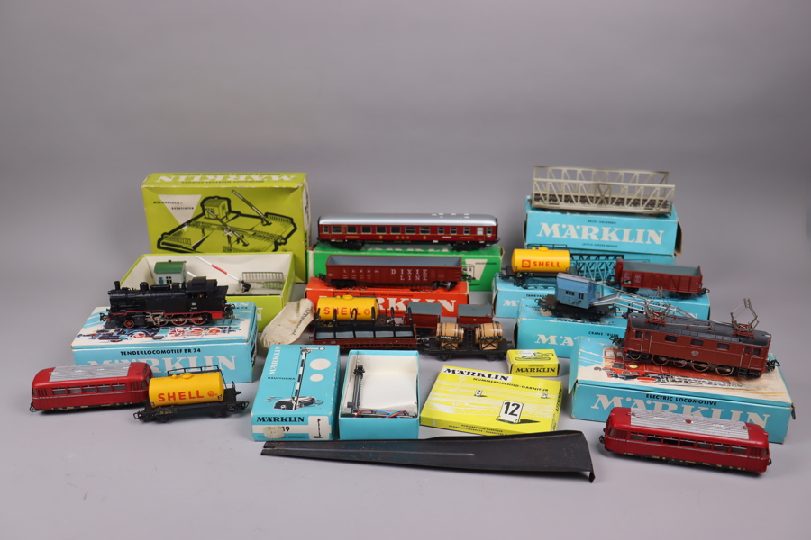 Märklin, lok, vagnar, broar, byggnader, spår mm