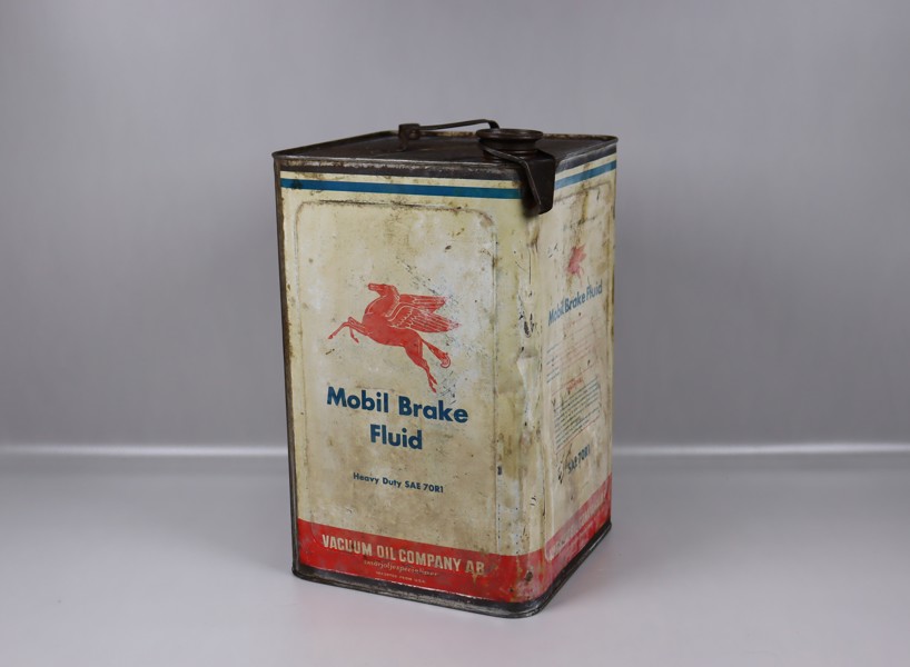 Mobil Brake Fluid, oljebehållare i plåt