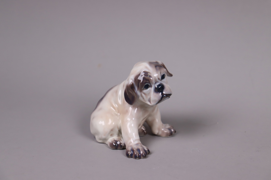 Dahl Jensen, figurin 1139, "English bulldog puppy"