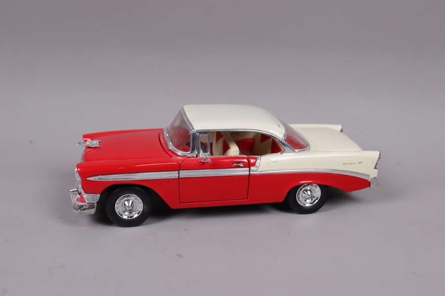 Road Legends, 1956 Chevrolet Bel Air, 1:18