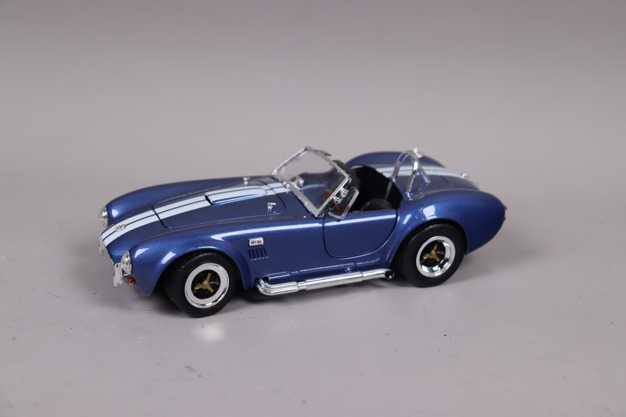 Road Tough, 1964 Shelby Cobra 427S/C, 1:18