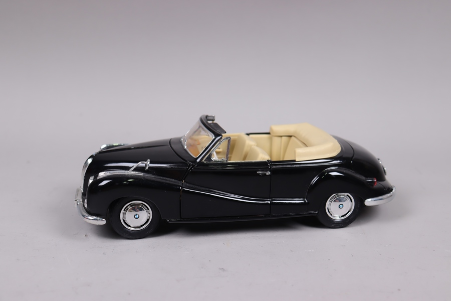 Maisto, 1955 BMW 502, 1:18