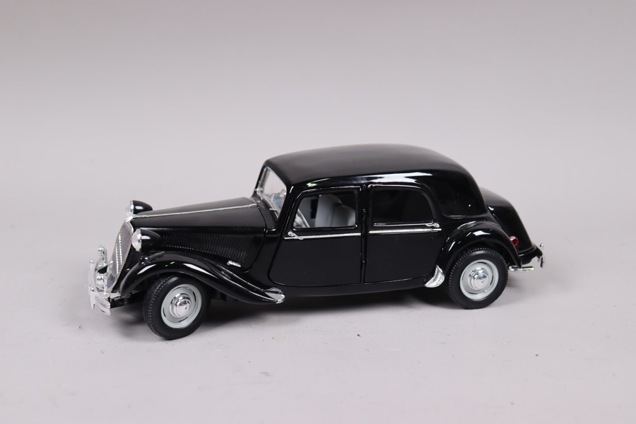 Maisto, 1952 Citroen 15CV 6cyl, 1:18