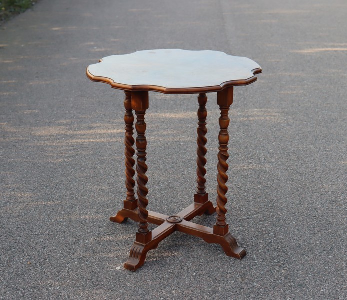 Mersman Tables, USA, lampbord med skruvade ben, 1900-talets första hälft