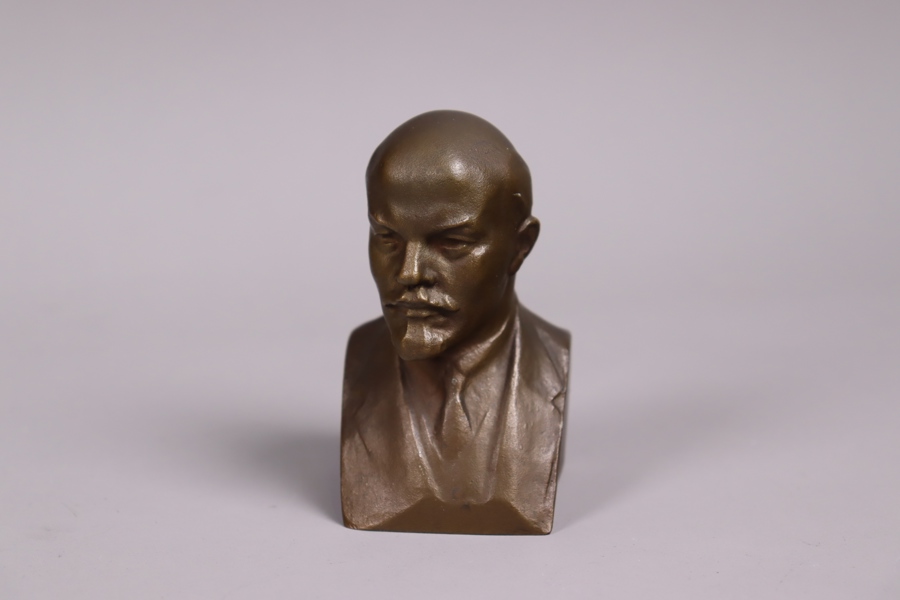 Vladimir Lenin, byst i brons