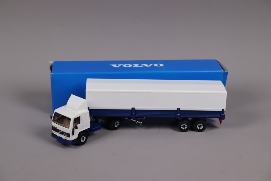 Siku, Volvo FL7 Semitrailor Tractor, 1:50