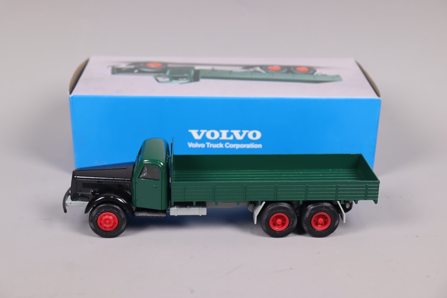 Conrad, Volvo LV293 1949 Flatbed Truck, 1:43