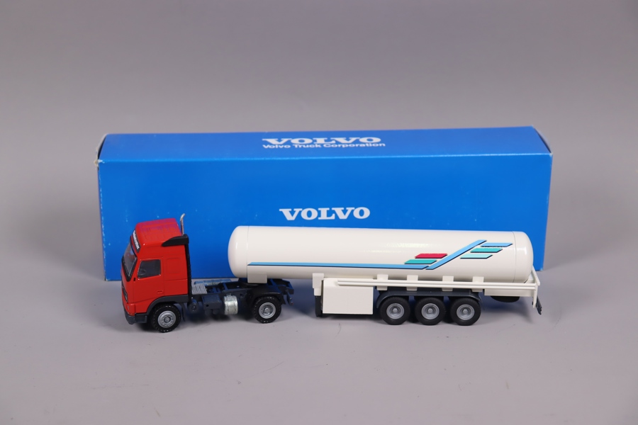 Conrad, Volvo FH16 Globetrotter 4x2 Tank Semitrailer, 1:50