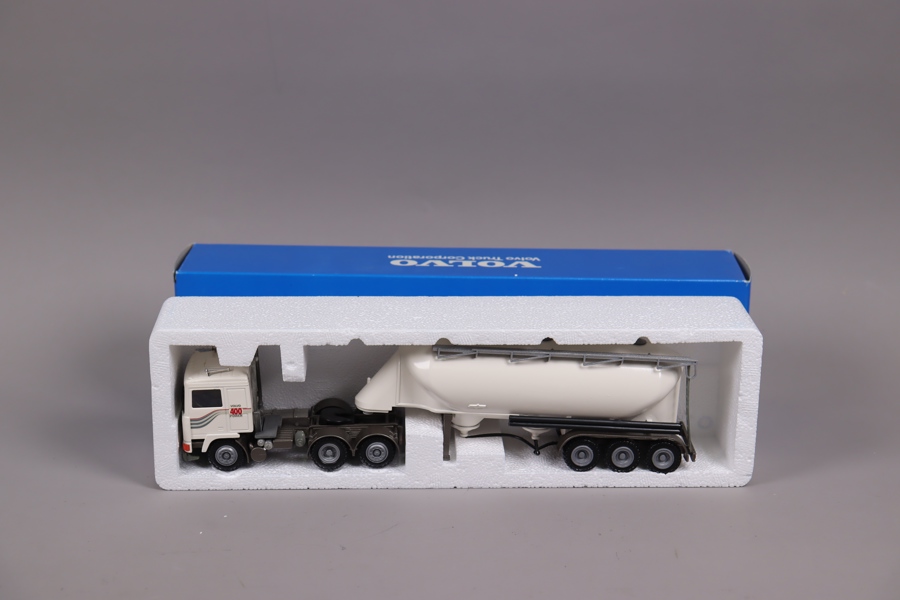 Conrad, Volvo F12 & Felbinder Tanker, 1:50