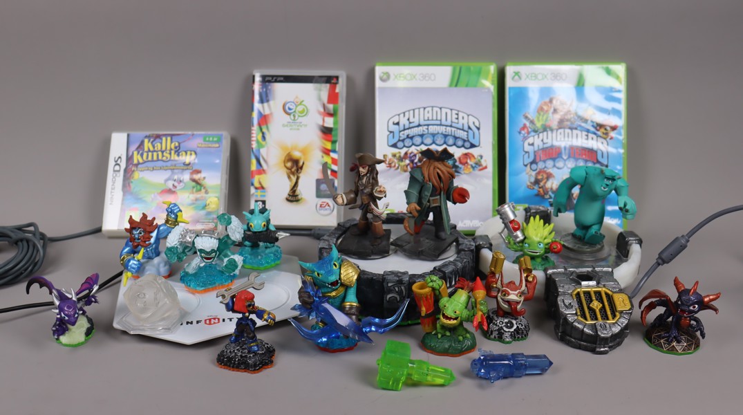 Xbox 360 Skylanders och Disney Infinity mm