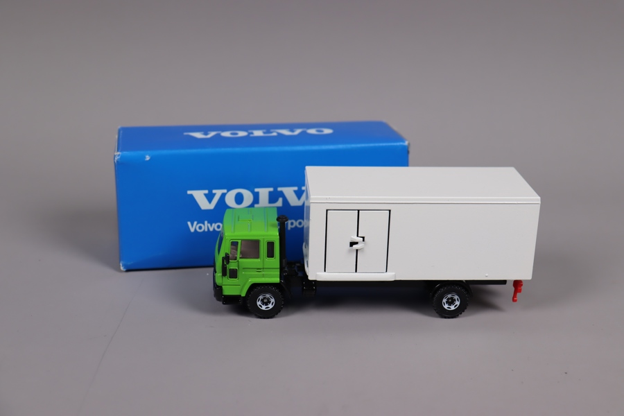 Siku, Volvo FL6 with van body, 1:50