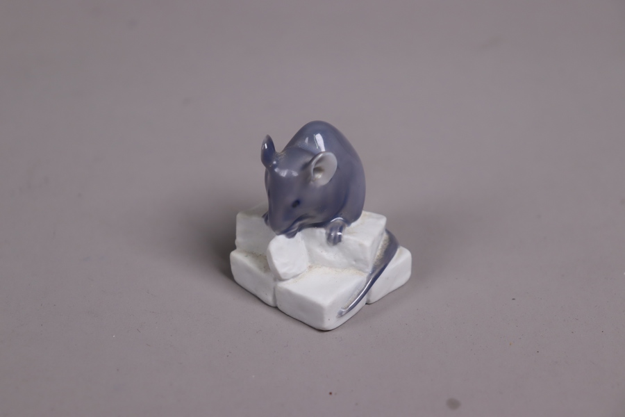 Erik Nielsen, Royal Copenhagen, figurin 510, "Mouse on sugar"