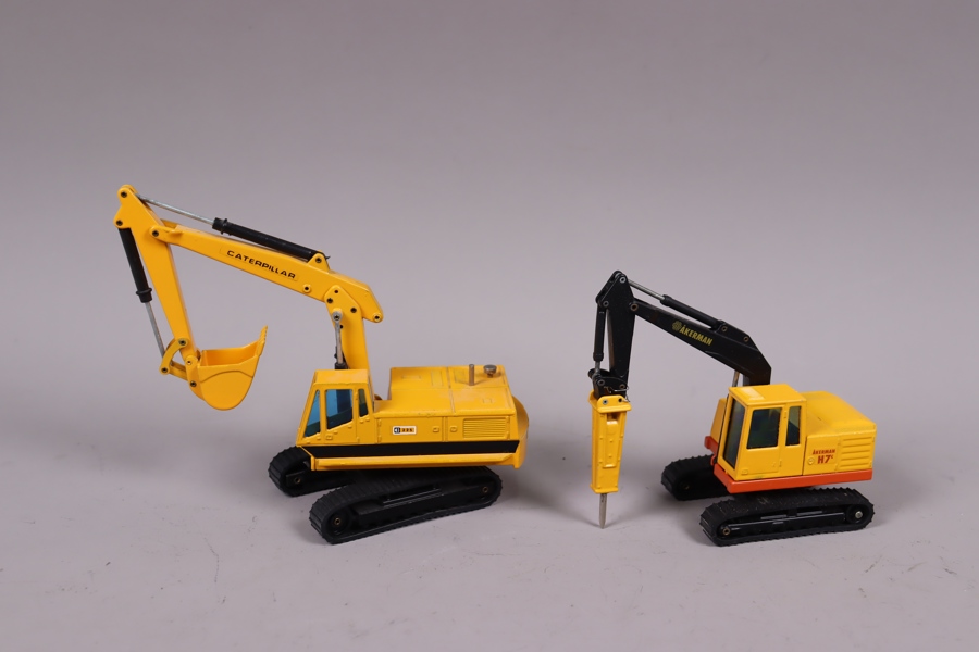 Joal, Caterpillar 225 Exacavator & Åkerman H7C Loader w/ Breaker, 1:50