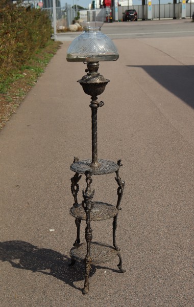 Golvfotogenlampa, jugend