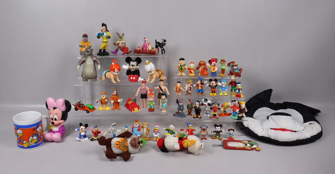 Diverse leksaksfigurer, Disney, Kalle Anka, Flintstones, Mickey Mouse, Tom & Jerry mm