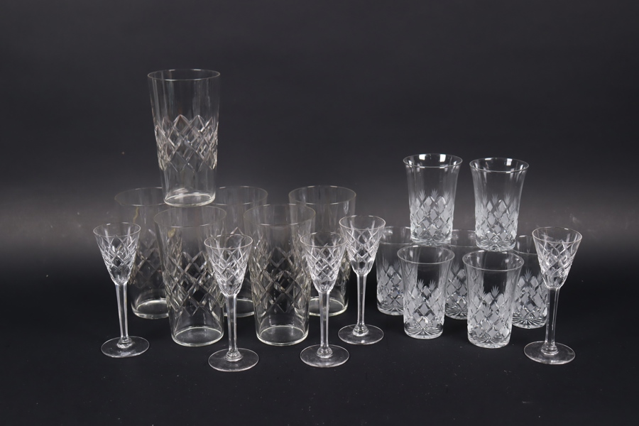 Glasservis med slipade glas, 18 delar