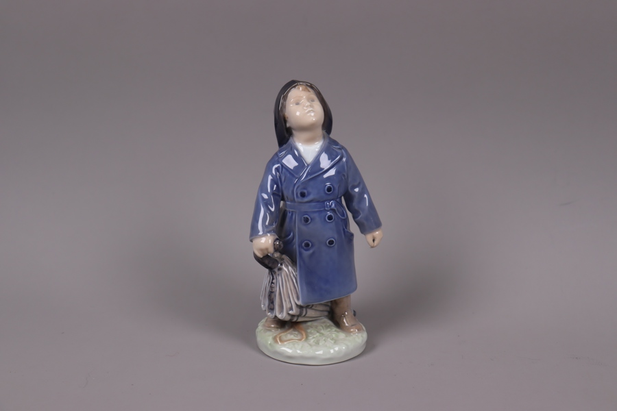 Adda Bonfils, Royal Copenhagen, figurin 3556, Boy with umbrella