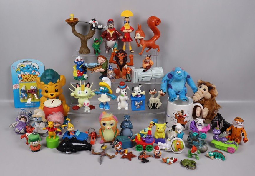 Leksaksfigurer, Bamse, Disney, South Park, Alf, Smurfarna mm