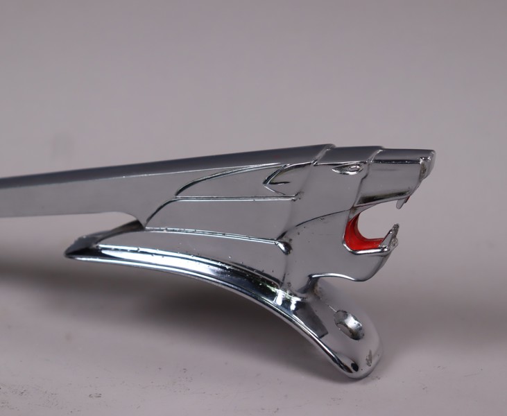 Peugeot 403, kylarprydnad i form av lejon (Mascot/hood ornament), 1955-1958