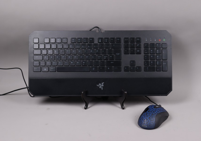 Razer Deathstalker gaming keyboard samt Logitech G5 USB Laser gaming mouse