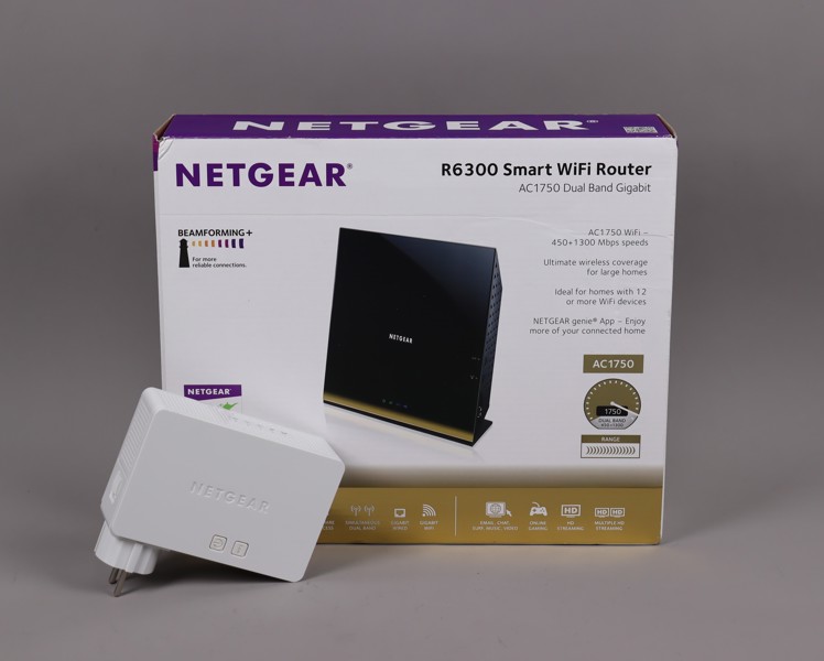 Netgear R6300 smart WIFI router samt Netgear WN3500RP Dual band WIFI extender