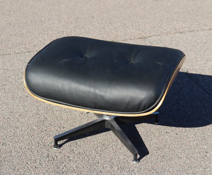 Ottoman i Charles Eames stil