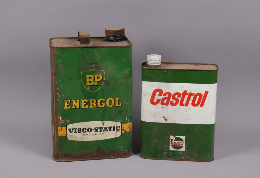 Bensiniana, Energol och Castrol oljebehållare, 2st