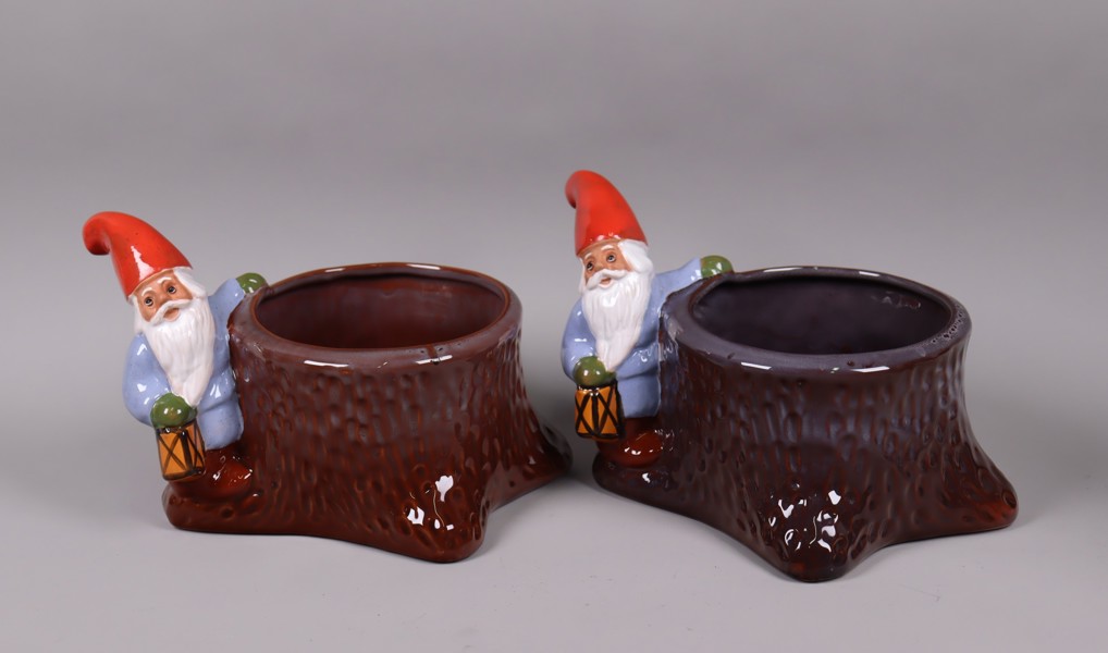 Rolf Berg, Torshälla, ytterfoder med tomte figurin, 2st