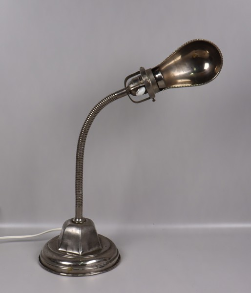 AB Hansson & Co, Malmö, bordslampa i metall, 1900-talets första hälft