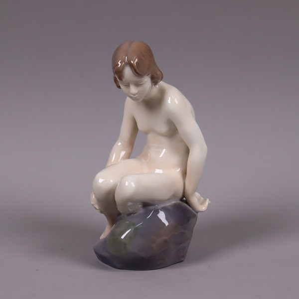 Ada Bonfils, Royal Copenhagen, "Nude on a rock", figurin no 4027