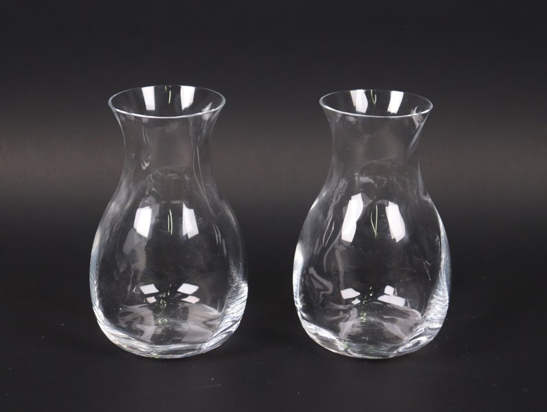 Bertil Vallien, Kosta Boda, "Chateau", vaser i glas, 2st