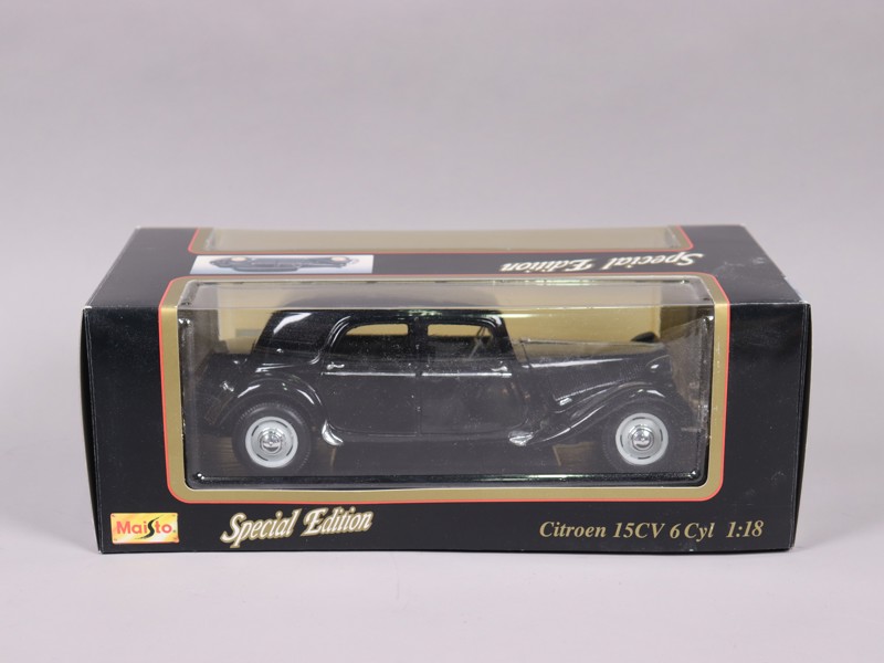 Maisto, 1952 Citroen 15CV 6 Cyl, 1:18