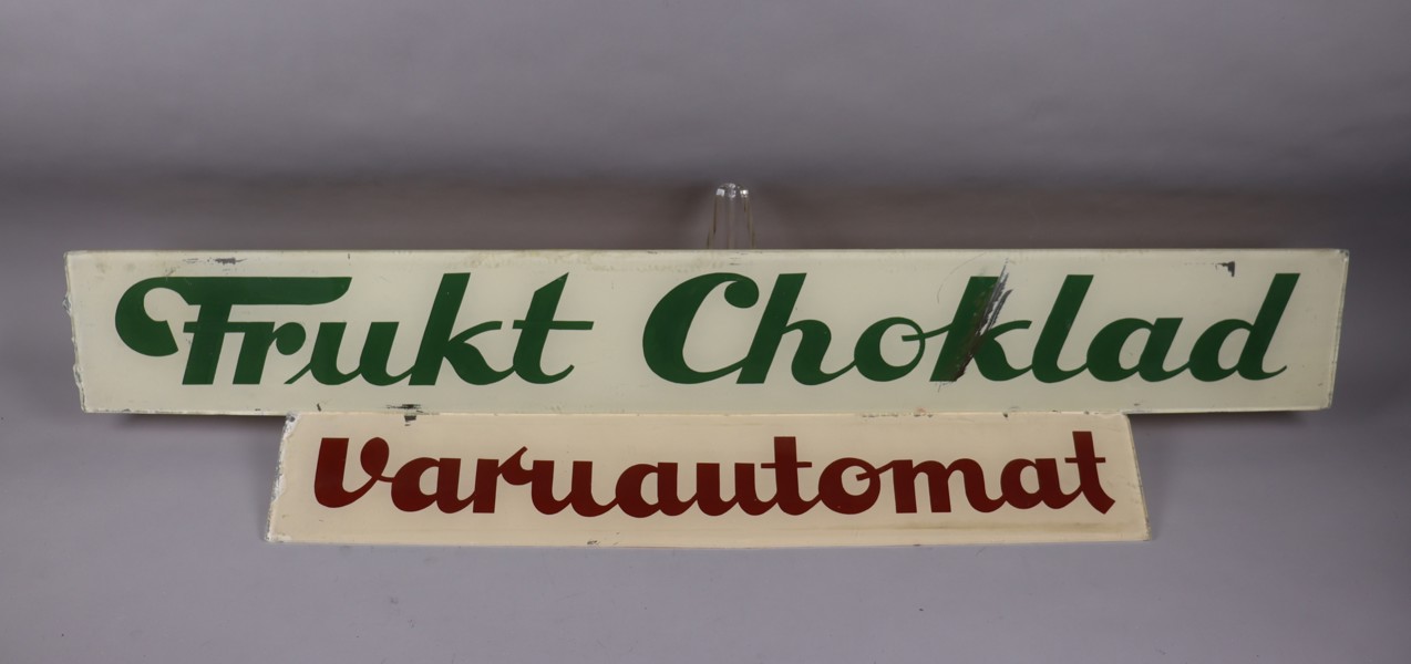 Reklamglasskyltar från varuautomat, "Frukt Choklad" och "Varuautomat", 2st