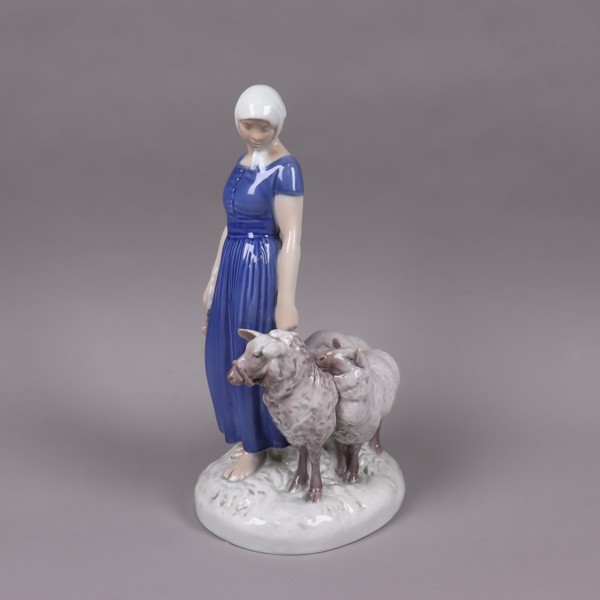 Axel Locher, Bing & Gröndahl, figurin 2210, "Girl with sheeps"