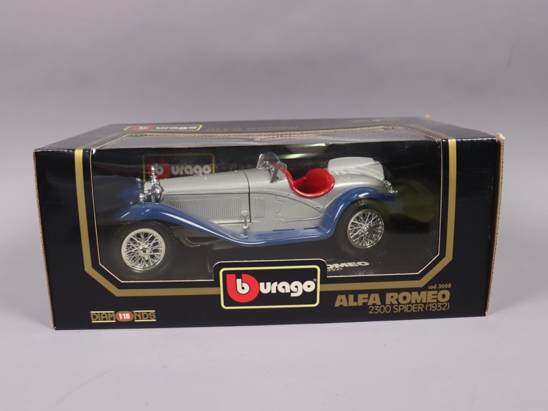 Burago, 1932 Alfa Romeo 2300 Spider, 1:18