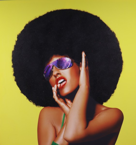 Daniel Dash, tryck på canvas, "Beautiful Woman with huge afro haircut on yellow"