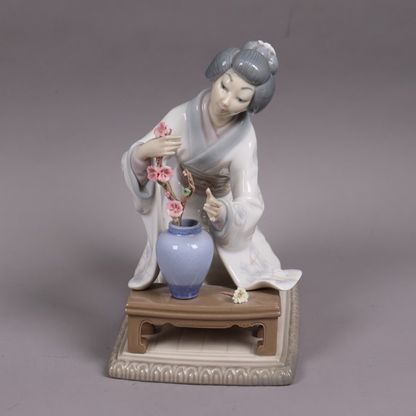 Lladro, figurin, geisha med blomma