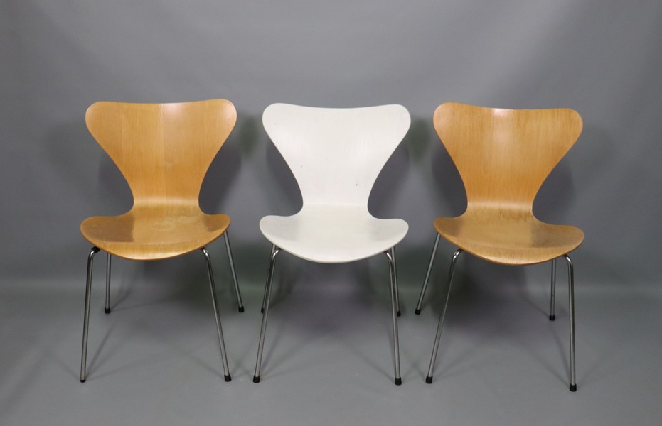 Arne Jacobsen för Fritz Hansen, Denmark. "Sjuan", stolar, 3st