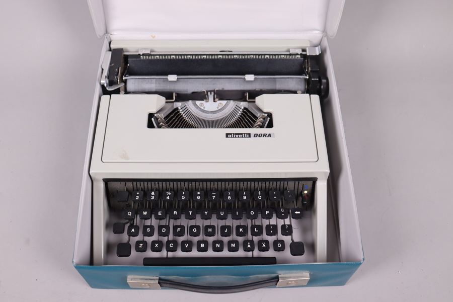 Olivetti, "Dora", reseskrivmaskin