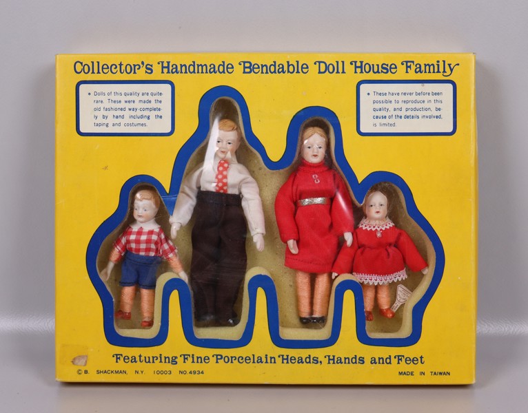 Shackman, NY, USA, Collector´s handmade bendable doll house family