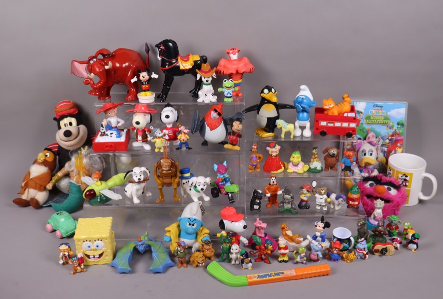 Leksaksfigurer, Disney, Snoopy, Smurfar, mupparna, Musse, Långben mm