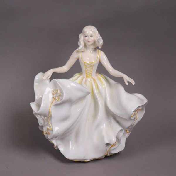 Royal Daulton, "Sweet Seventeen", figurin, dansande flicka