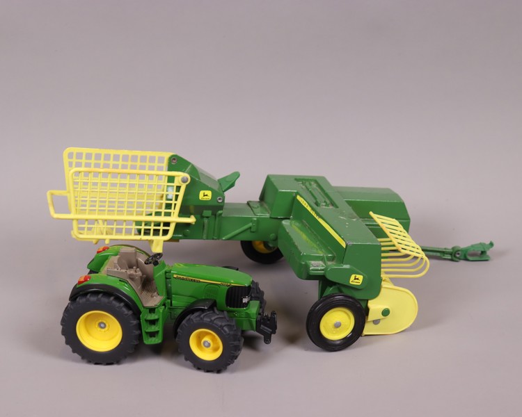 Ertl och Siku, John Deere traktor samt lantbruksmaskin