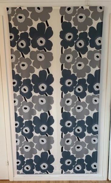 Marimekko, vepa/bonad i tyg med upphängningsskena